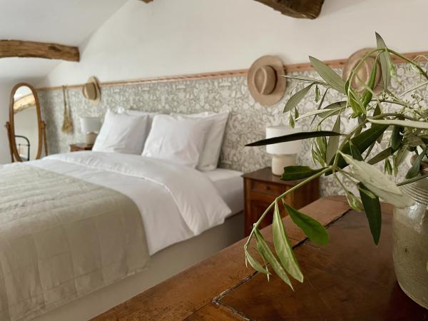 Talmont_bed_.jpg